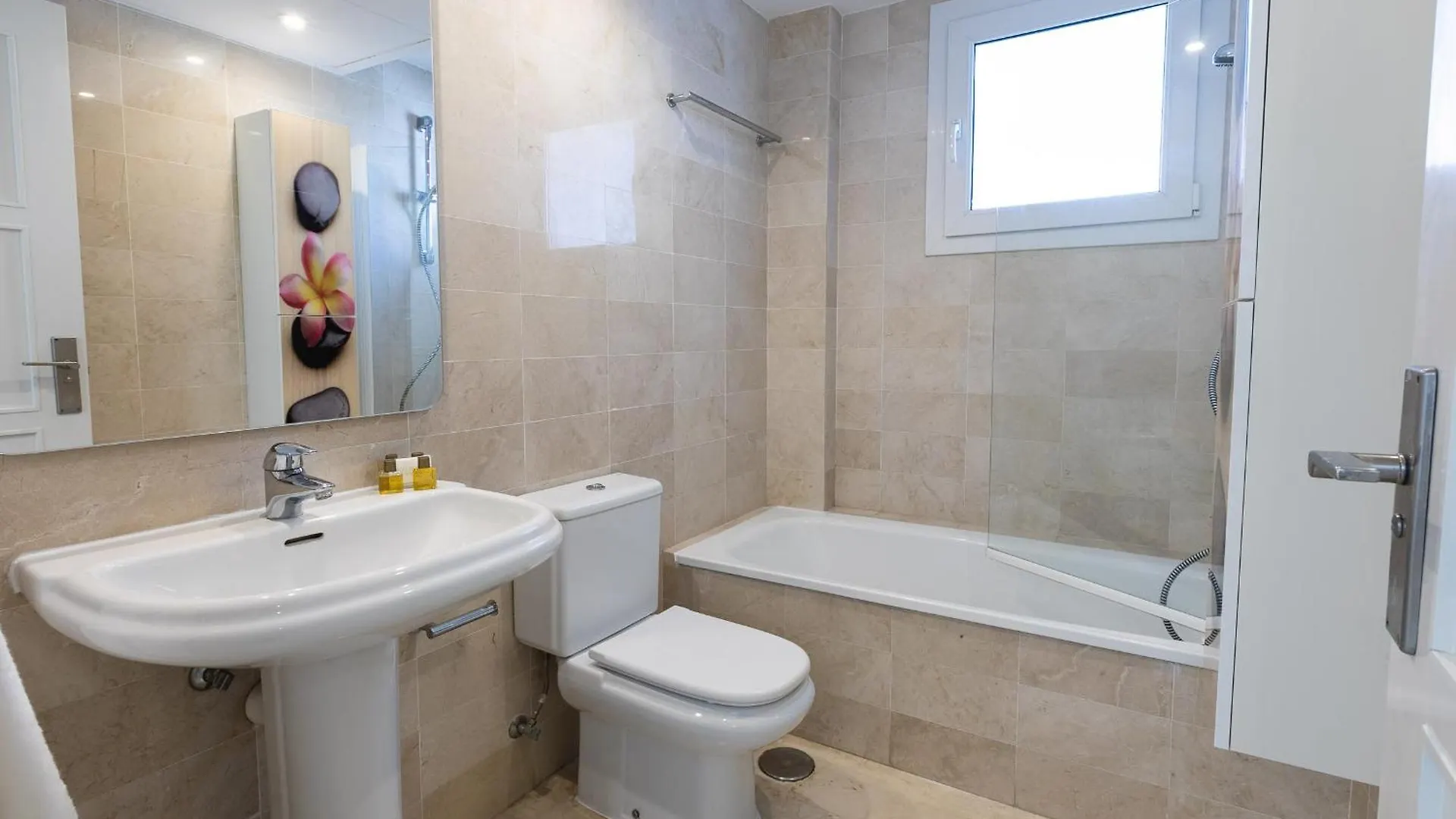 Vacation Marbella: Beachfront Duplex Penthouse with Sea View & Jacuzzi Apartment