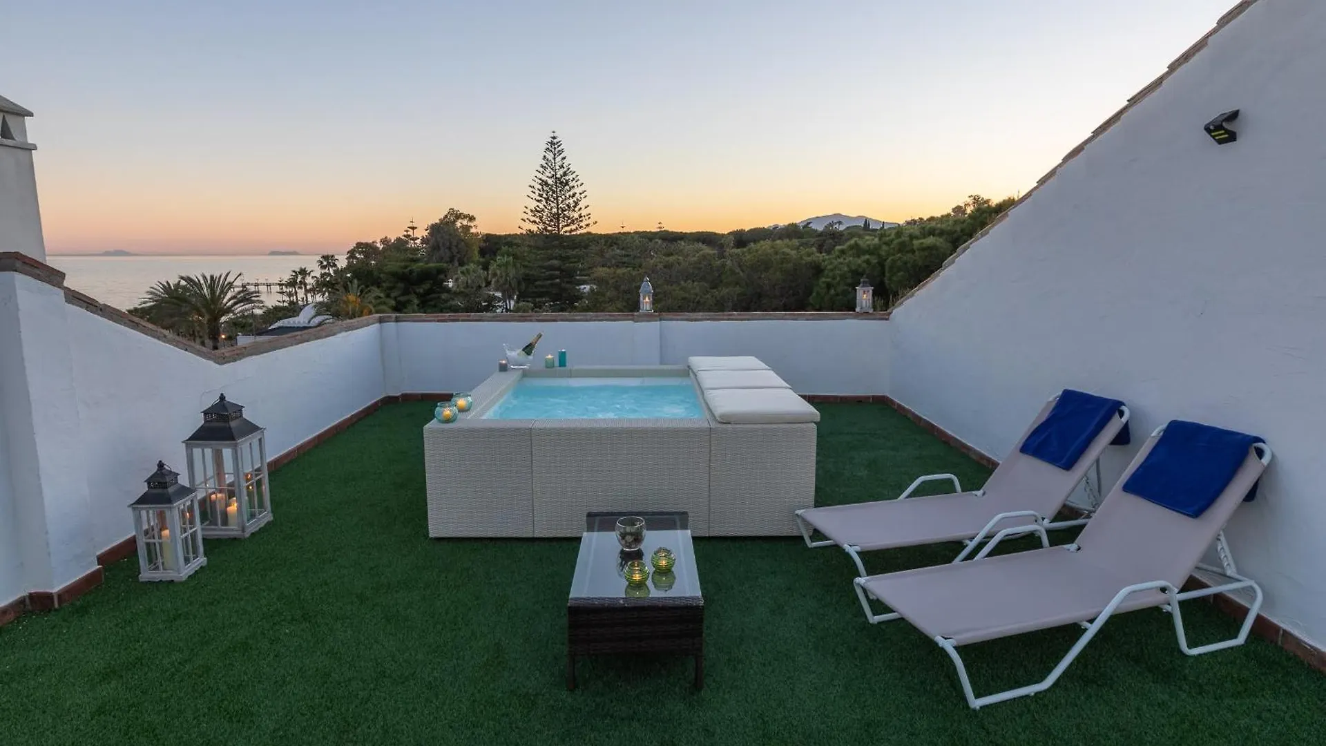 Vacation Marbella: Beachfront Duplex Penthouse with Sea View & Jacuzzi Apartment 0*, Marbella