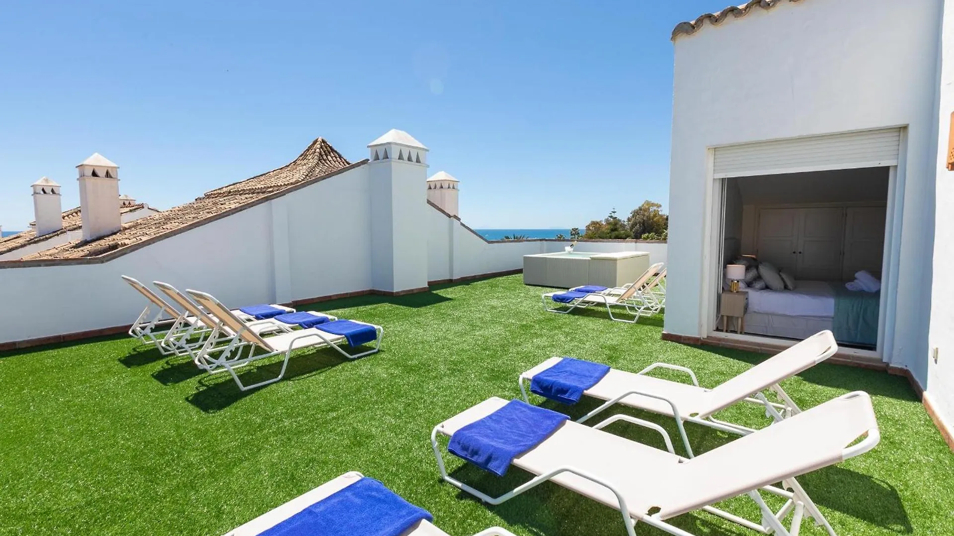 Vacation Marbella: Beachfront Duplex Penthouse with Sea View & Jacuzzi Apartment