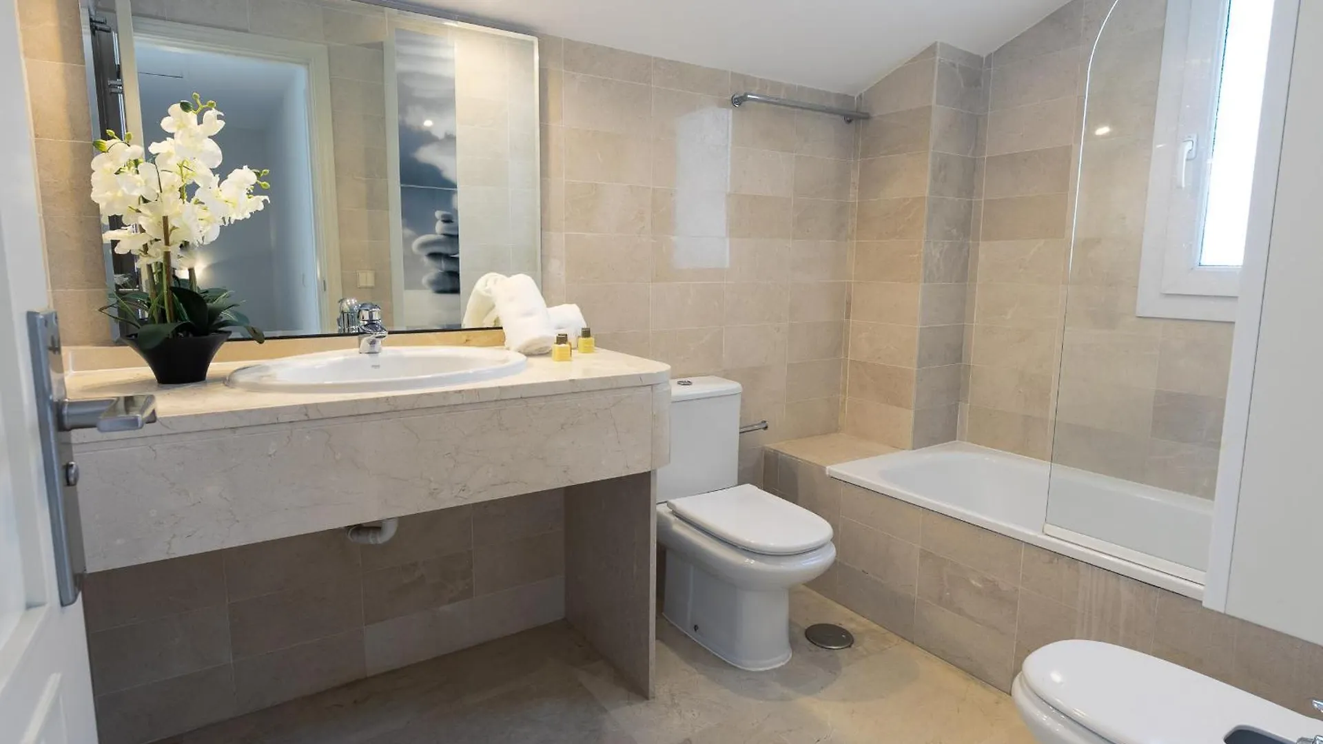 Vacation Marbella: Beachfront Duplex Penthouse with Sea View & Jacuzzi Apartment