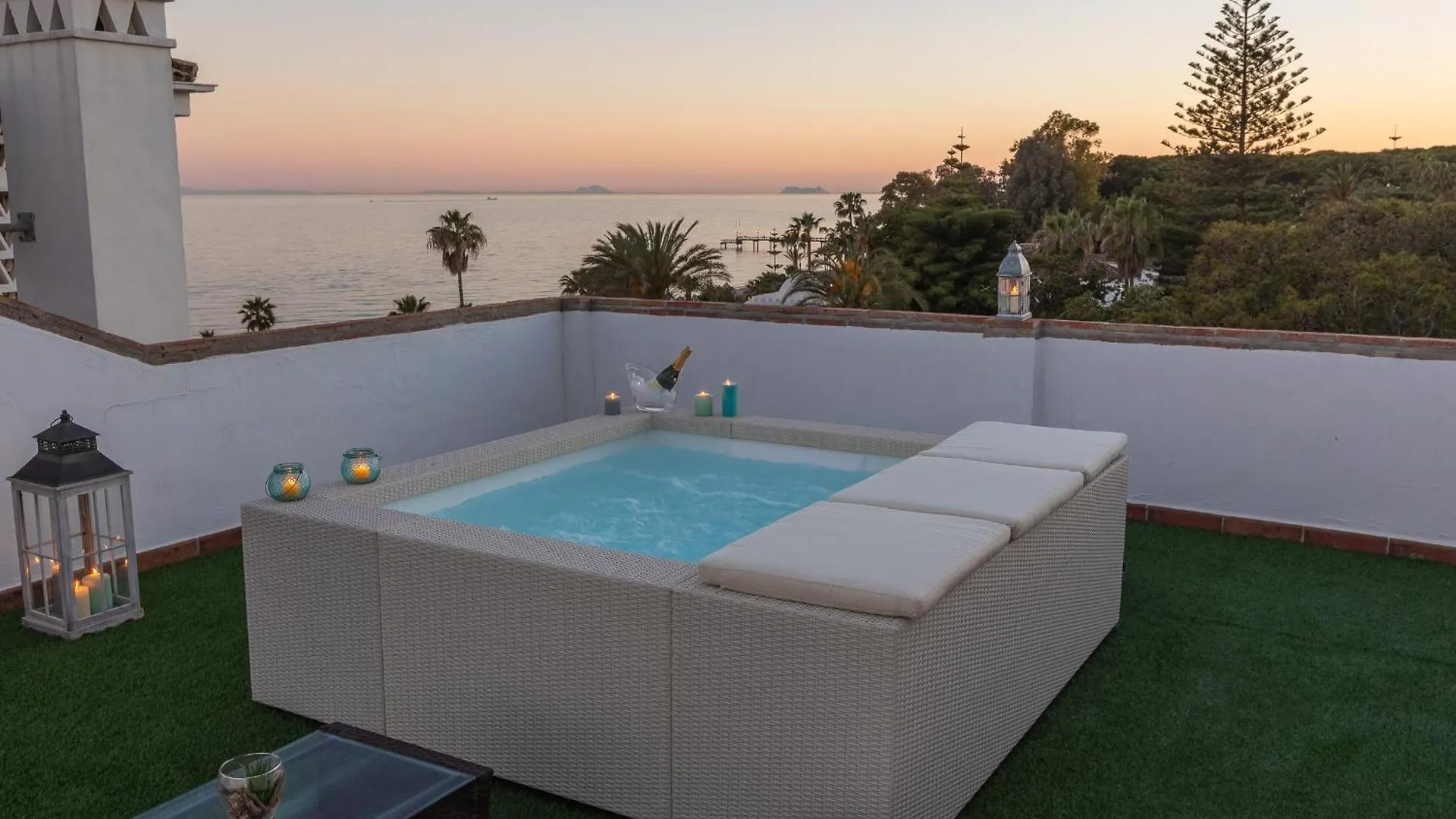 Vacation Marbella I Las Canas Beachfront Haven, Sea View, Jacuzzi, Golden Mile, Duplex Penthouse, 24-7 Security 아파트