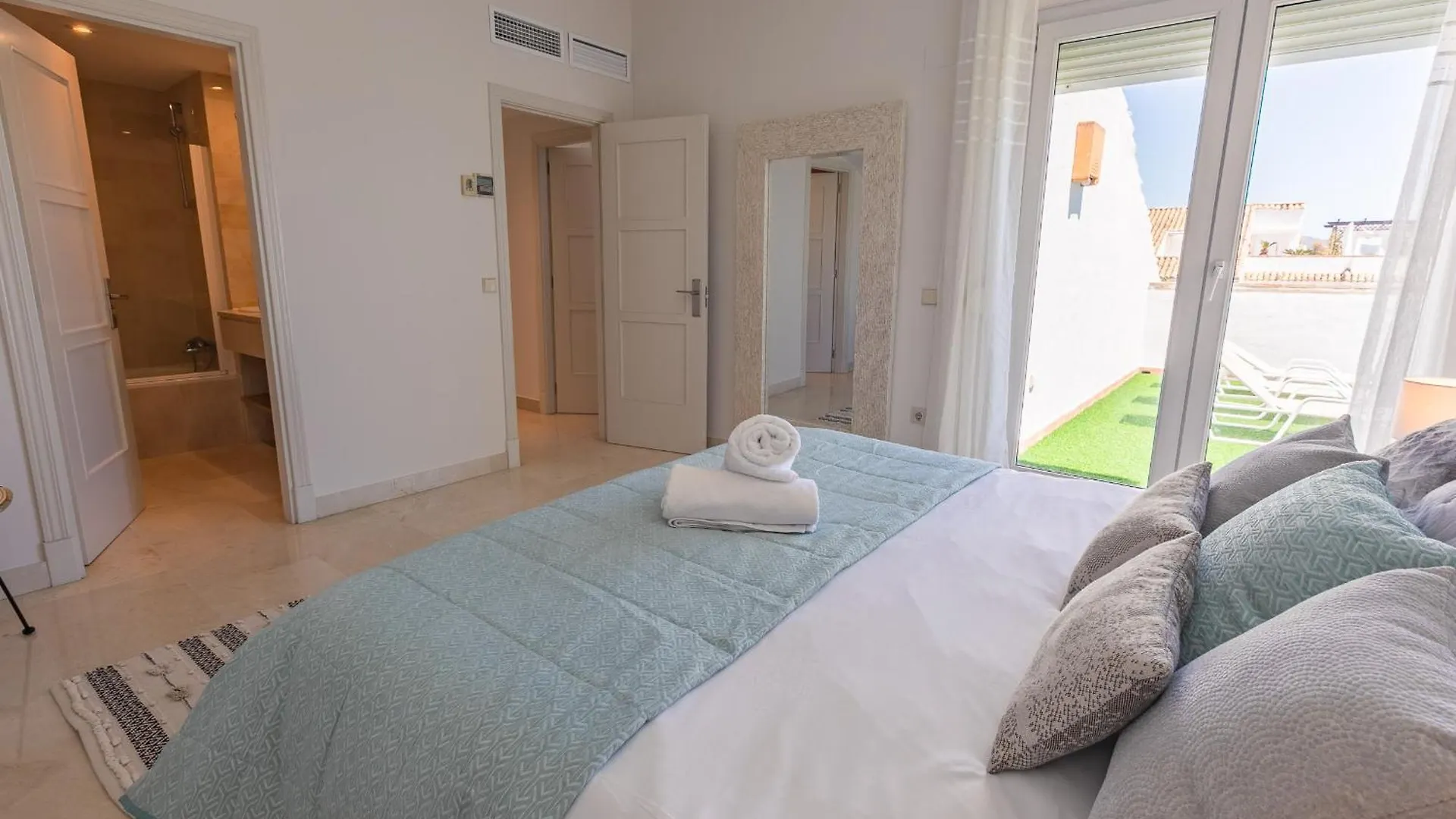 Vacation Marbella I Las Canas Beachfront Haven, Sea View, Jacuzzi, Golden Mile, Duplex Penthouse, 24-7 Security 아파트 스페인
