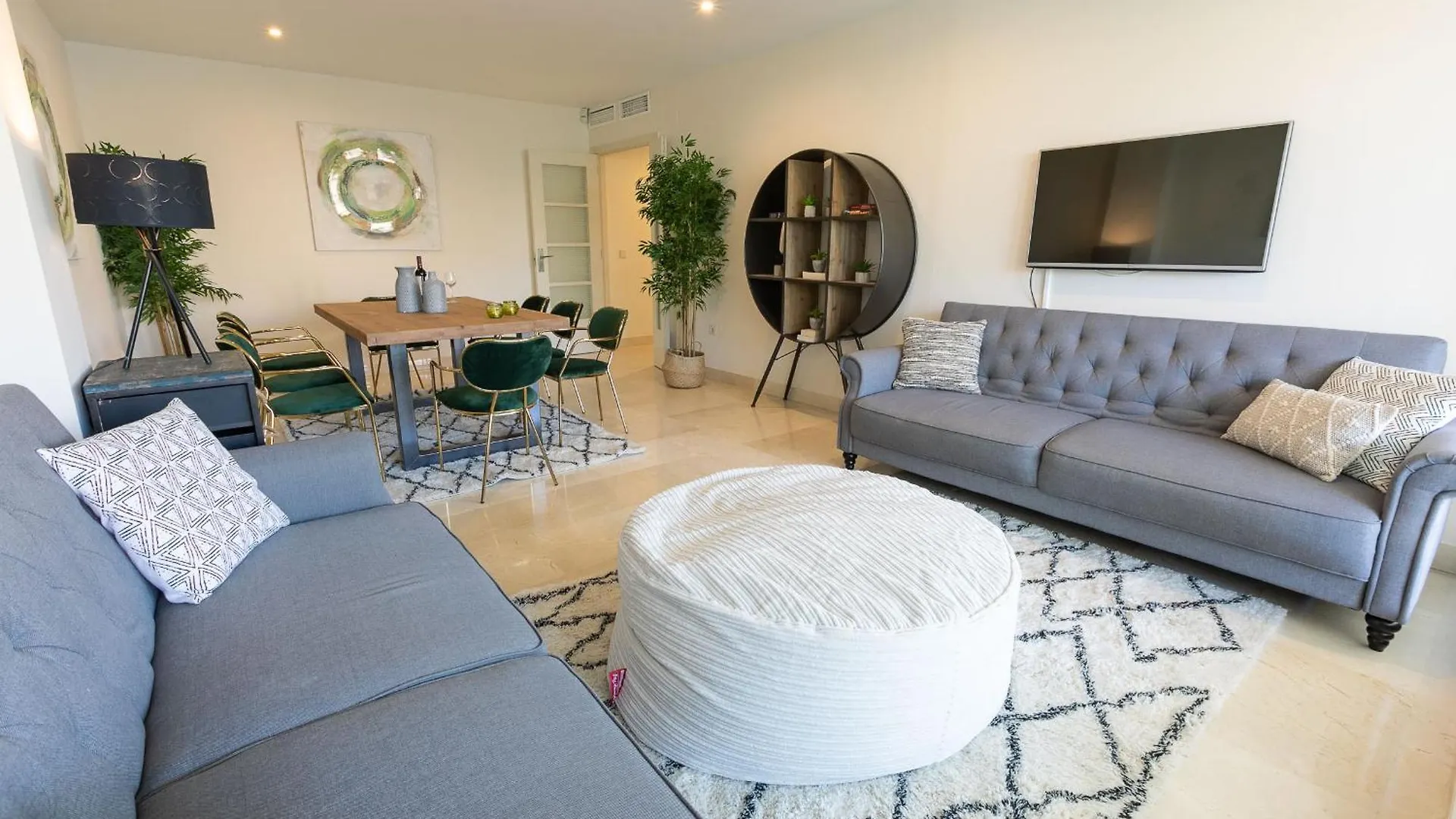 Vacation Marbella: Beachfront Duplex Penthouse with Sea View & Jacuzzi Apartment